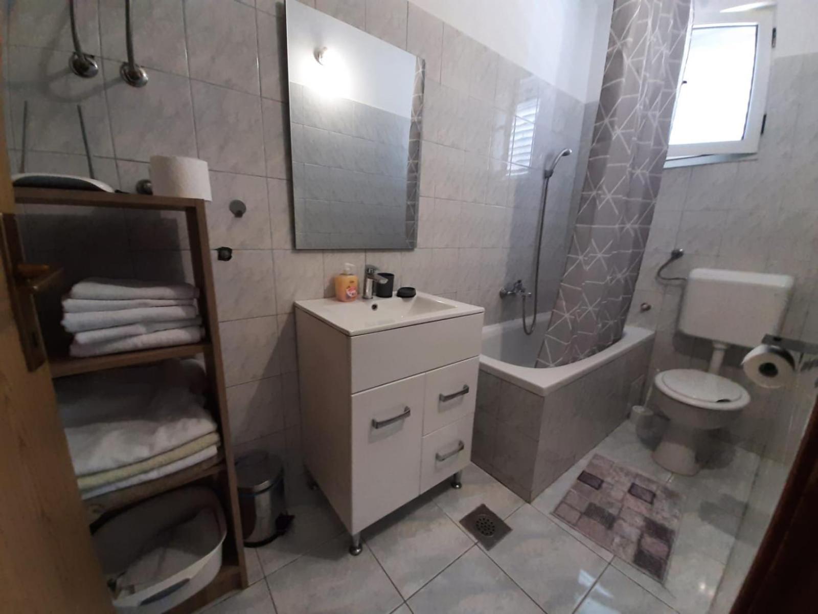 Apartman Jadranka Rogotin Esterno foto